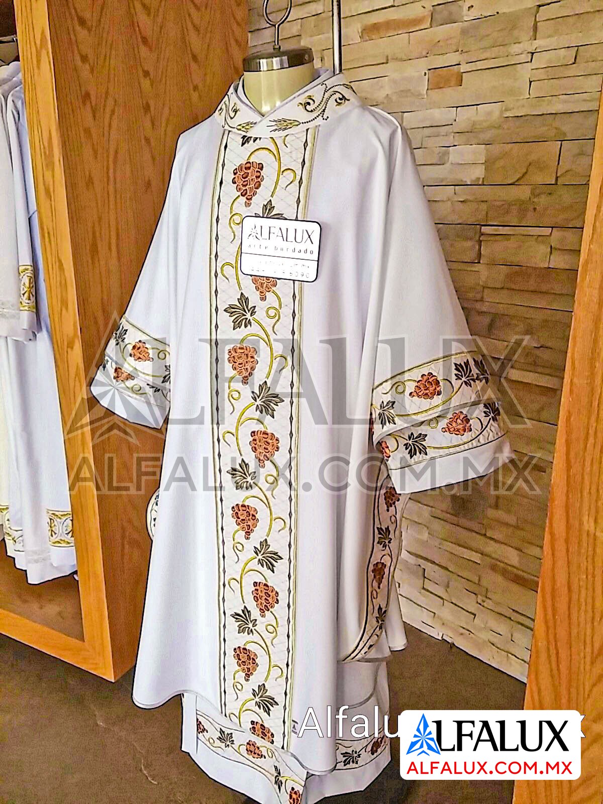 02 UVAS Alfalux Dalmatica Bronce Mangas Tierra Brocado